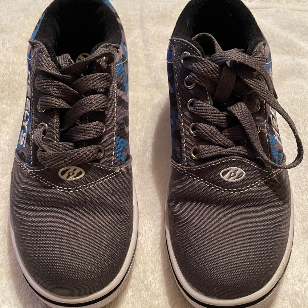 HEELYS SNEAKERS